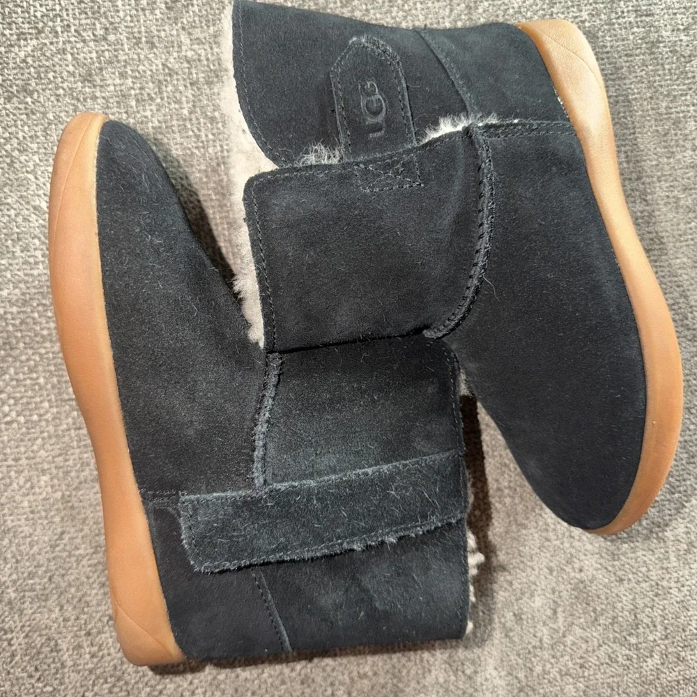 UGG Toddler Girls T Keelan-T/1096089T boots Black Suede Wool bottoms Size 10
